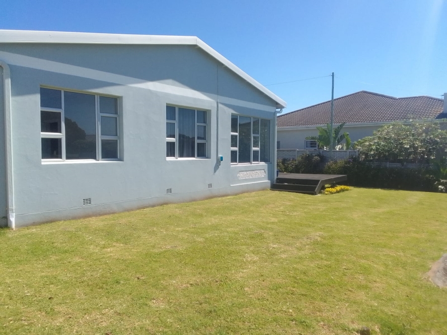 To Let 3 Bedroom Property for Rent in Kidds Beach Eastern Cape